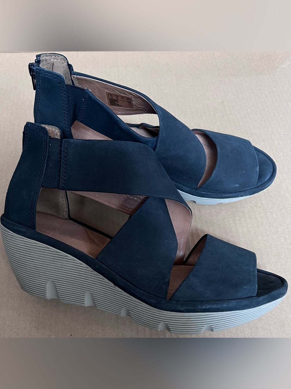 10 Clark’s wedge sandals strappy zipper access comfort shoes